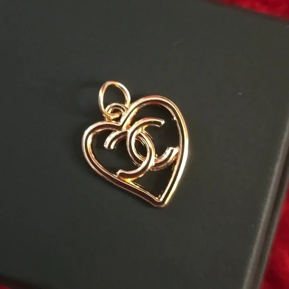 💛 CHARM - Picture 3 of 5